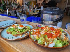 牛油果煮蛋吐司-RAC BAR(安福路店)