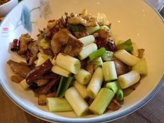 弥勒杀猪菜-湖泉水云间餐厅·弥勒地道菜(B座店)