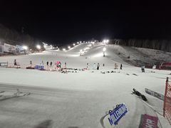 -乔波室内滑雪场