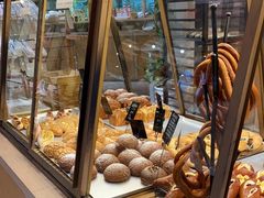 -Dough&Joe团憩(瑞虹天地月亮湾店)