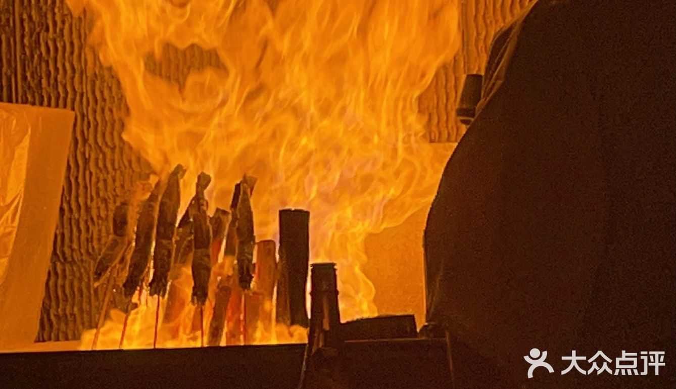谁能拒绝这充满人间烟火气的深夜酒场🔥