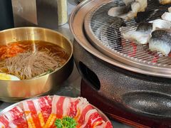 -围炉肉舍•炭烤活鳗•丹东海鲜烤肉(步行街店)