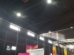 -嘿哟动霸CHUA·新潮玩运动娱乐中心·蹦床滑冰团建乐园
