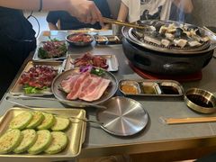 -围炉肉舍•炭烤活鳗•丹东海鲜烤肉(步行街店)