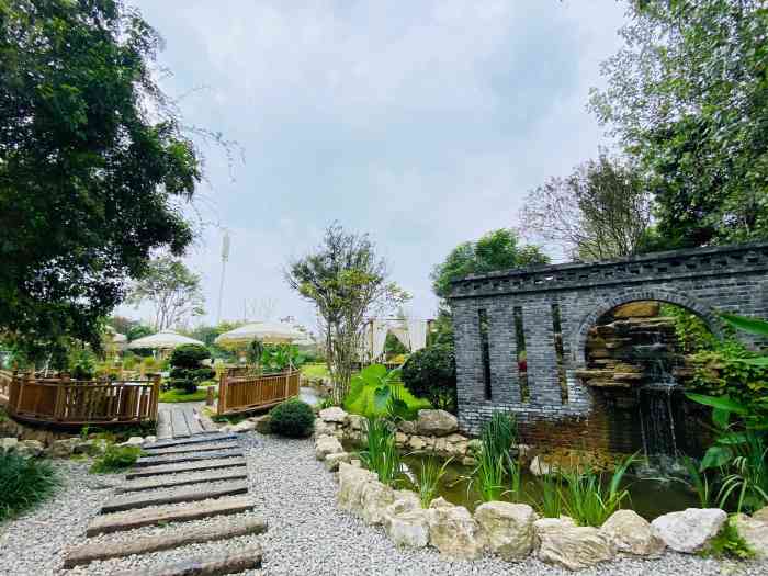 不二隐庐(三圣乡店)-"[薄荷]环境:很多红色蜘蛛,和小虫虫.