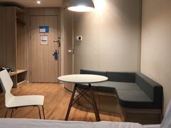 -汉庭优佳(上海恒隆广场南京西路地铁站店)