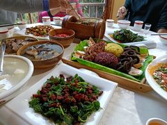 薄荷炒猪肉-汤锅大王(新平曹苏黄牛汤锅有限公司)