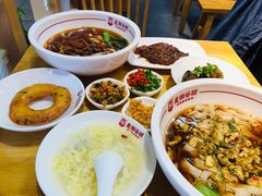 -呷佬·长沙手工米粉(金沙江路店)