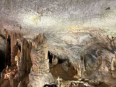 -波斯托伊纳溶洞