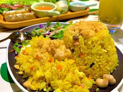 菠萝虾仁炒饭-越弥越南传统美食馆