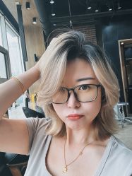 -韩国李知恩形象设计