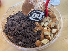 巧克力巴旦木拌拌碗-DQ·蛋糕·冰淇淋(徐东销品茂店)