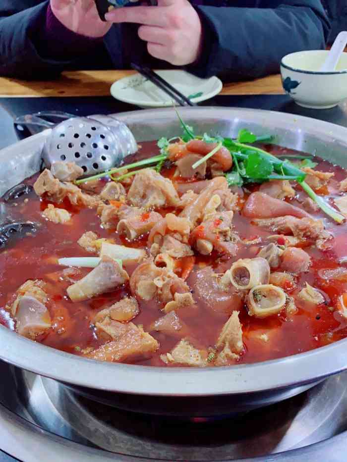 严记蹄花-"位置很好找,建议大家打车或坐公车去,因为.