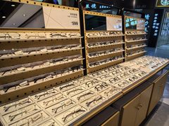 -LOOK眼镜·蔡司依视路配镜(宝山万达店)