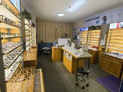 -优医视平价眼镜蔡司依视路折扣工厂店(十里堡店)