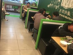 大堂-老乡鸡(霍邱县东湖路店)