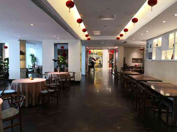 口味和服务都不错的餐厅,环境也大方舒适,推荐.