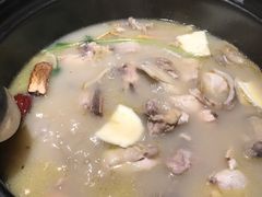-洪氏嗨捞·广东猪肚鸡·椰子鸡火锅(西咸万象城店)