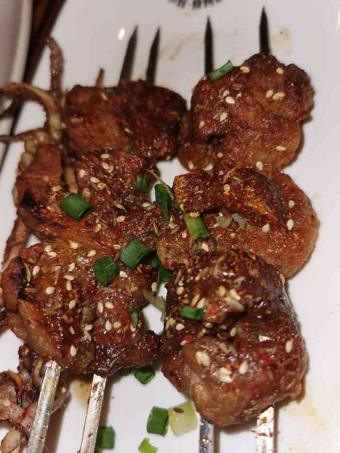 猪小妖烧烤武道汇-"一家味道很东北的烧烤店,朋友推荐的,跑.