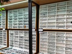 -视野联行眼镜•蔡司•依视路(温江店)