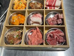 全肉九宫格-马路牙子烧烤音乐酒馆(望京店)