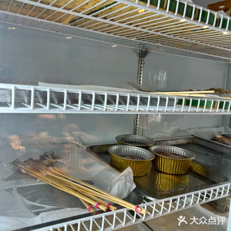 以前是正宗的乐山串串的做法，签签用的细的那种