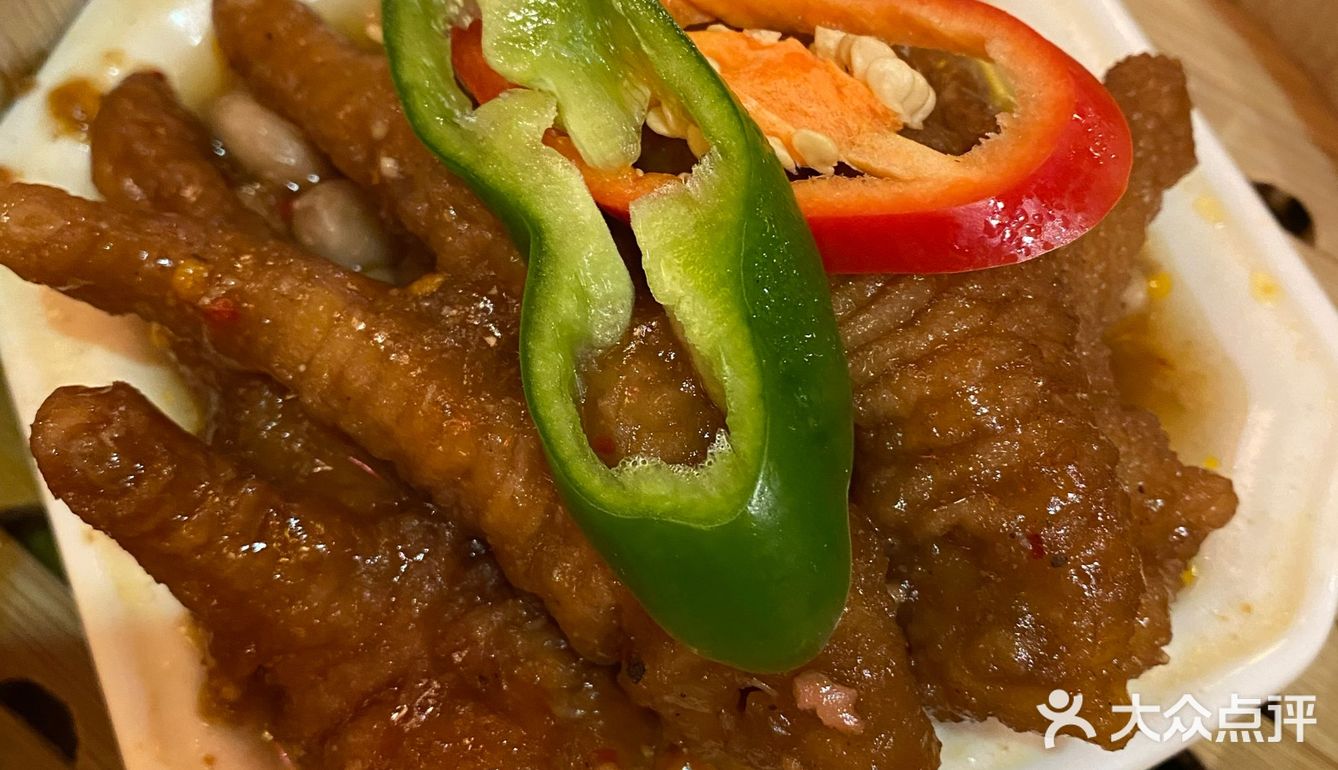 甜甜的，好吃极了。还有个什么饼，我一个没吃