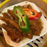 甜甜的，好吃极了。还有个什么饼，我一个没吃