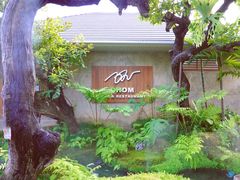 -Chom Cafe and Restaurant