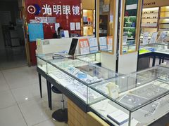 -光明眼镜·蔡司授权(徐泾店)