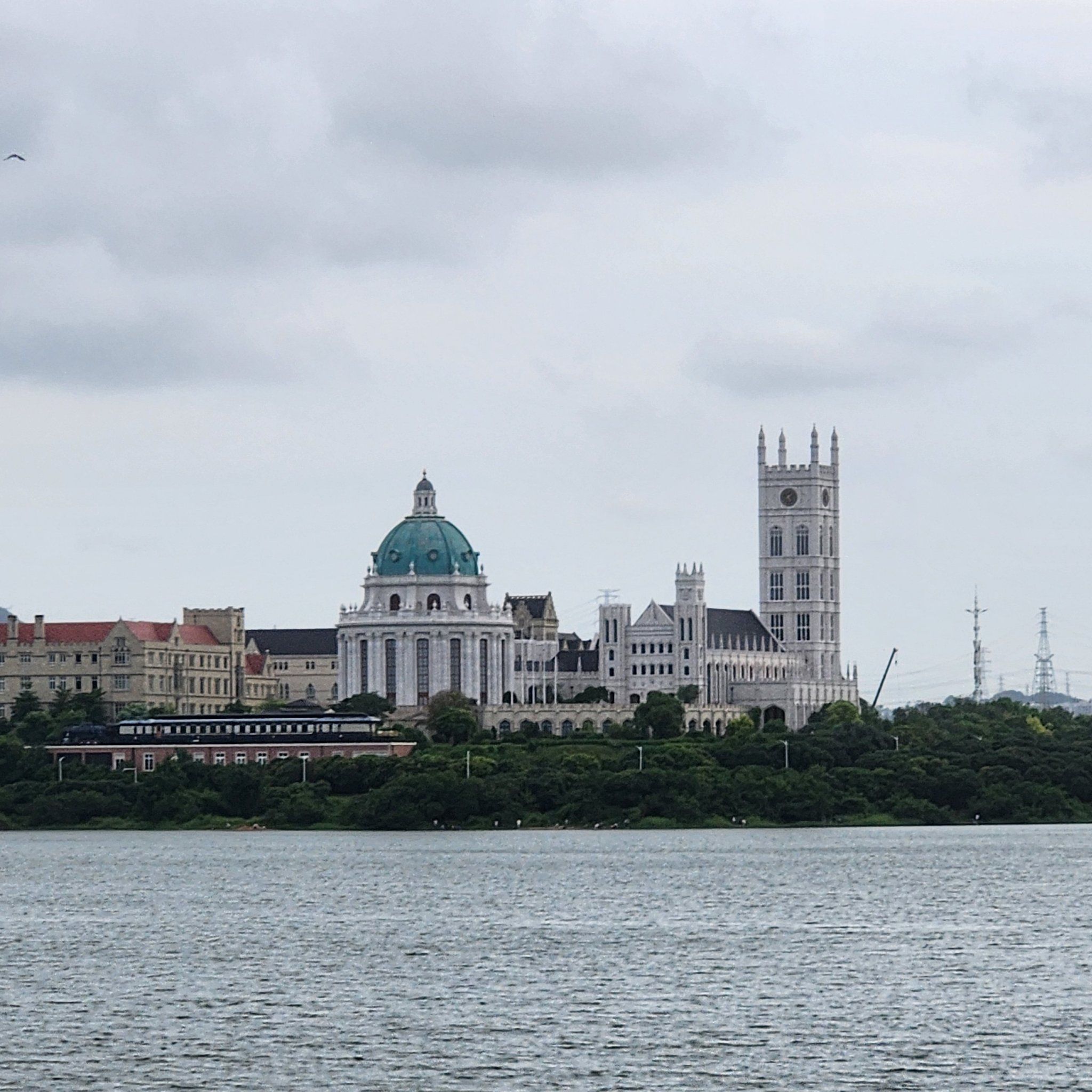 分享治愈系风景 
「松山湖风景区松湖烟雨(松湖烟雨)」
门票免费