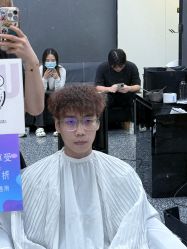 -藤野造型专业烫染接发