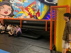 -爱蹦iBOON蹦床运动馆(江汉店)