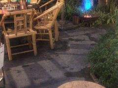 -茅草房·河畔园林火锅