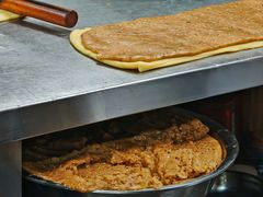 多种材料揉成的面皮裹于面饼-河州宾馆清真餐厅(文锦南路店)