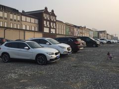 停车场-王府井奥莱临潼小镇(临潼店)