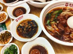 -呷佬·长沙手工米粉(金沙江路店)