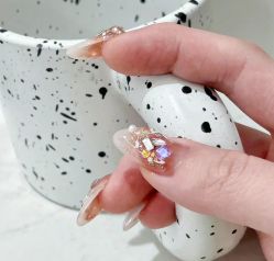 -小羽毛美甲美睫