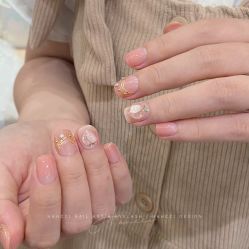 -花岐款式专研健康美甲沙龙