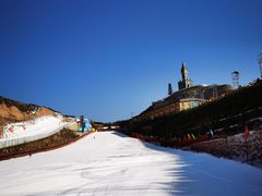 -采薇庄园四季滑雪场