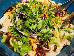 石河子凉皮与花茶-耶里夏丽·新疆菜·28年喀什老馆(田林东路店)