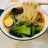 他家的口号是：一碗米粉 八块牛肉