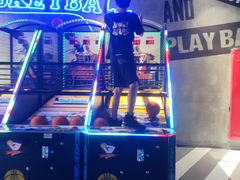 -世代星球·保龄球·镭战真人CS·团建(杨浦店)