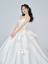 点击看大图 -艾拉·女王婚纱礼服馆