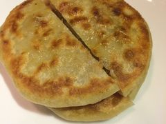 牛肉圆葱馅饼。-七菜馆·东北菜·蒸饺(文体路店)