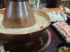 -果松木炭酸菜铜火锅·外婆参鸡汤