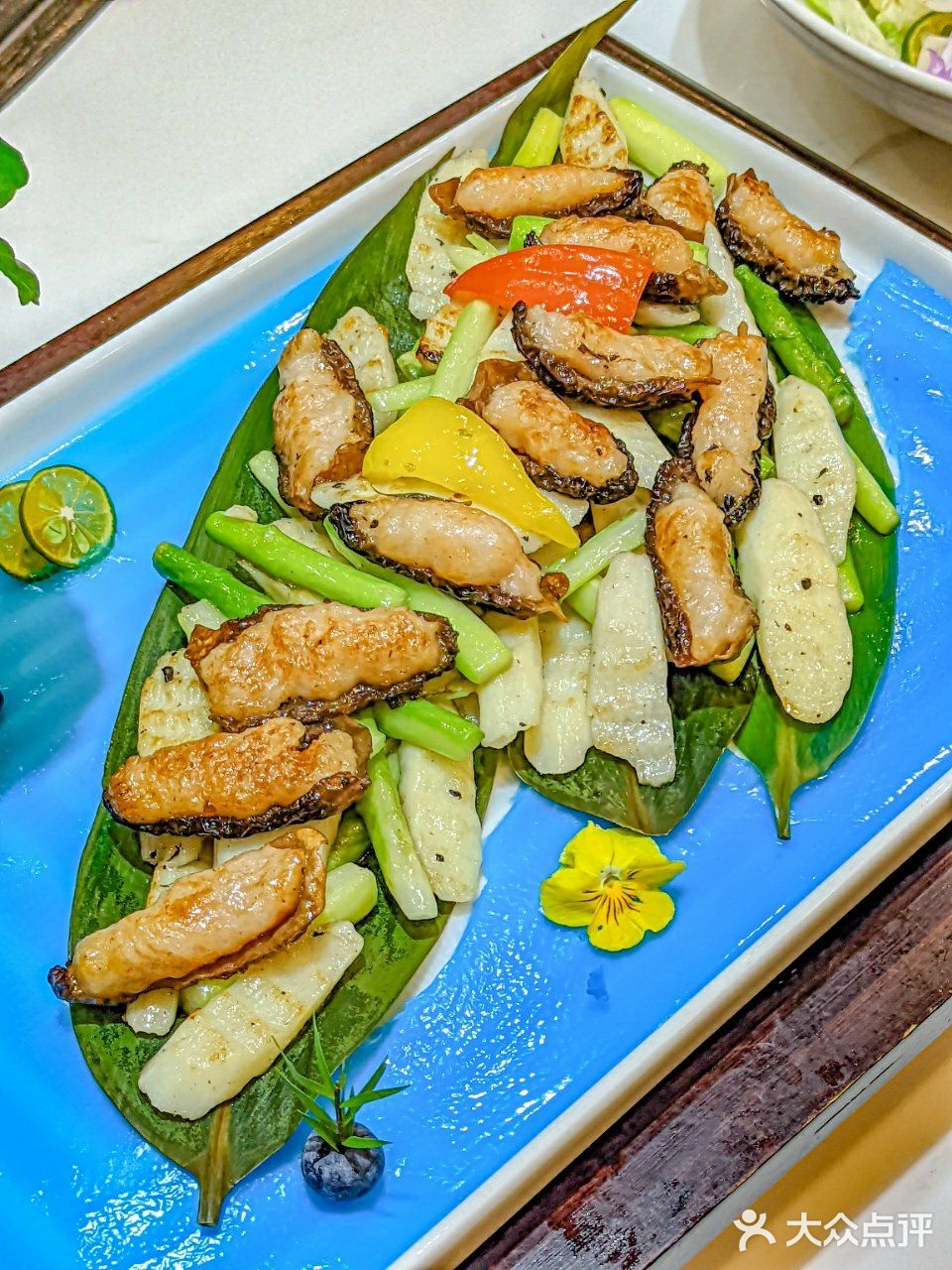 聚餐来这｜烤全羊给我香迷糊了外酥里嫩