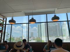 -ROAST coffee & eatery