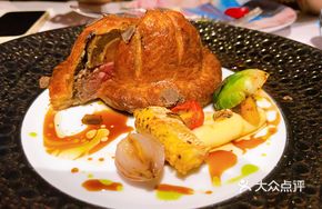 Black Truffle Foie Gras Wellington Beef