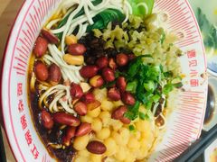 红碗豌杂面-遇见小面(东方宝泰店)